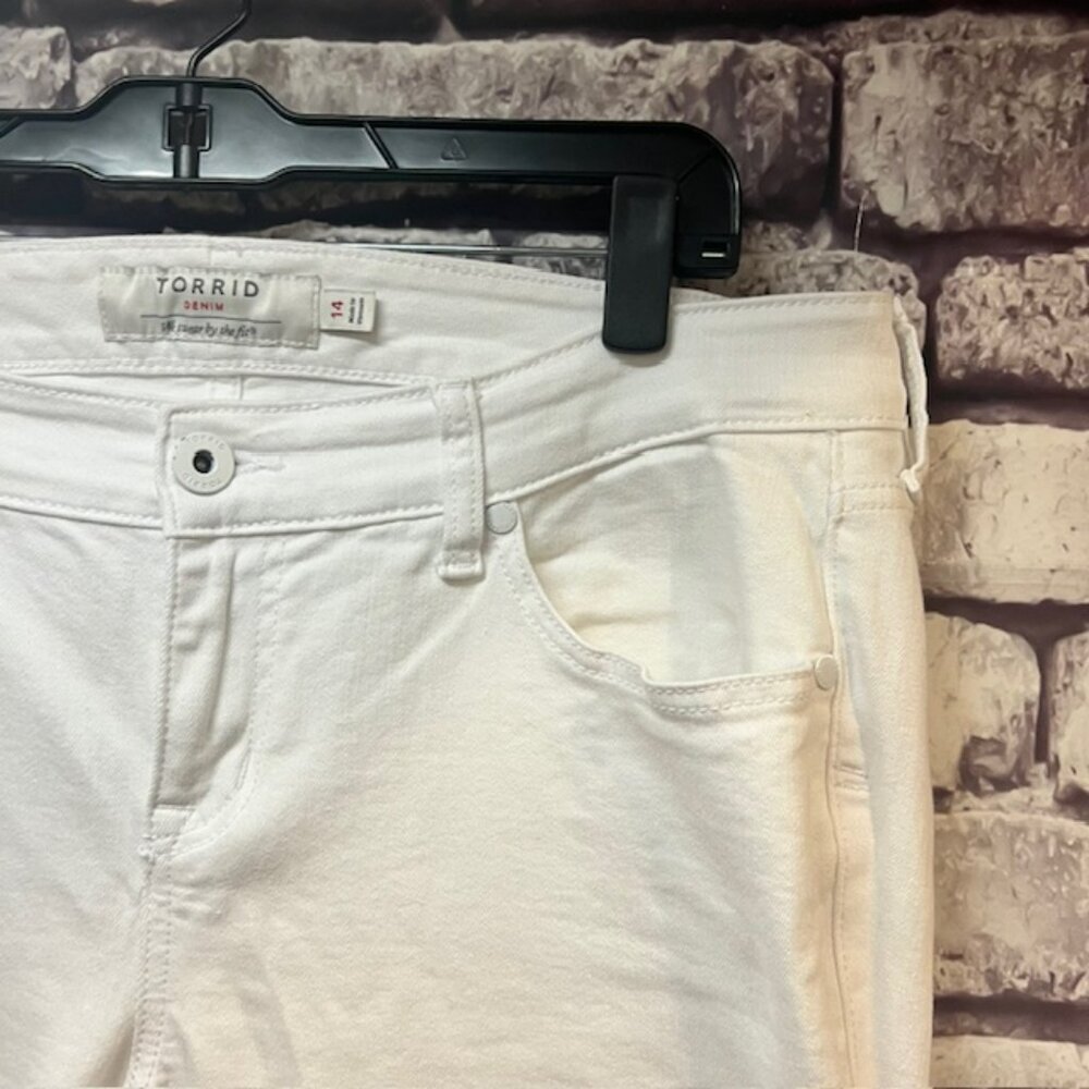 Torrid White Distressed Crop Pants Size 14 - Picture 3 of 9
